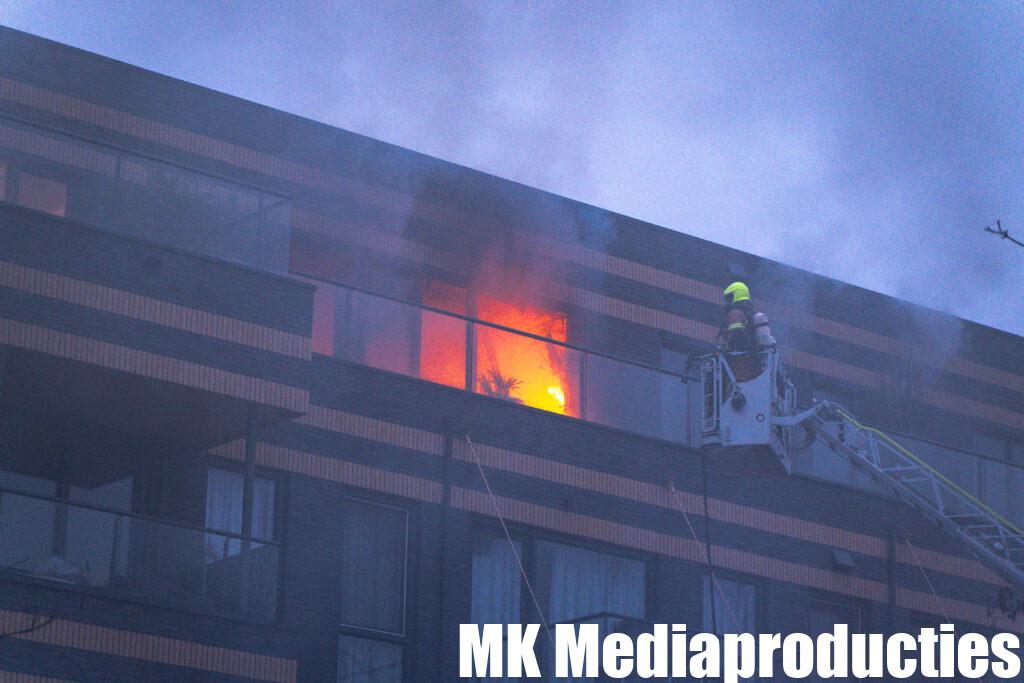 Bewoner zwaargewond na uitslaande brand in appartementencomplex Stationsstraat Rhoon