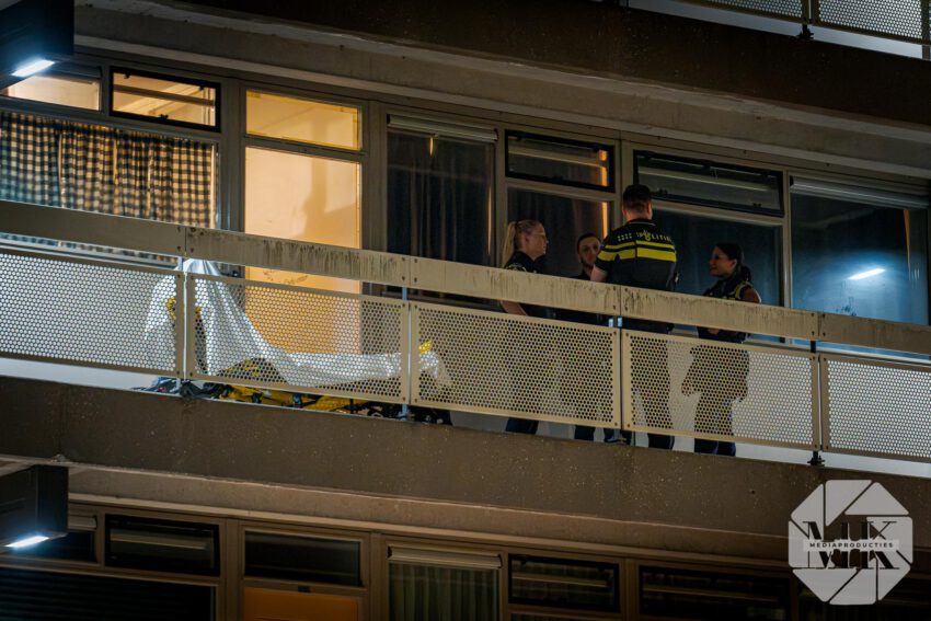 Steekpartij in woning zorgt voor gewonden en aanhouding | Purmerhoek Capelle aan den IJssel (uitgelicht)