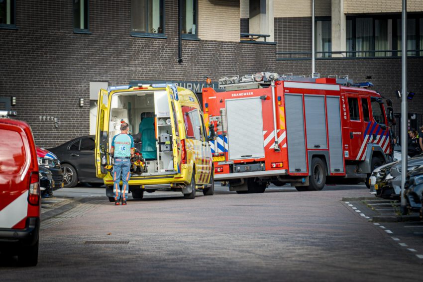 Auto in vangrail op toerit A15, bestuurder ongedeerd | A15 Rotterdam-Heijplaat (uitgelicht)