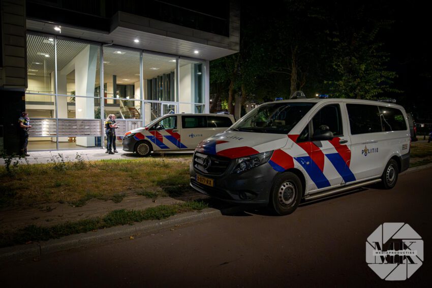 Gewapende overval in flatwoning, verdachten vluchten zonder buit | Prinsenlaan Rotterdam (uitgelicht)