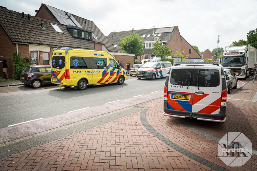 Automobilist rijdt voetganger aan op zebrapad en rijdt door | De Dijkgraaf Spijkenisse (uitgelicht)