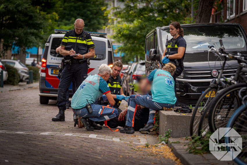Persoon neergestoken bij ruzie tussen twee groepen, verdachte aangehouden | Flakkeesestraat Rotterdam (uitgelicht)