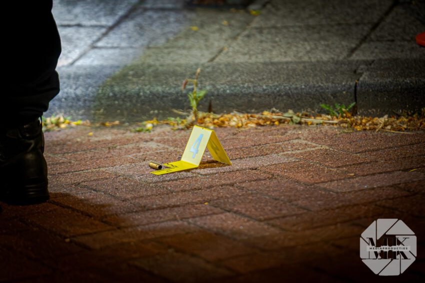 Woning meermaals beschoten door mannen op scooter, bewoonster ongedeerd | Lange Zantelweg Poortugaal (uitgelicht)
