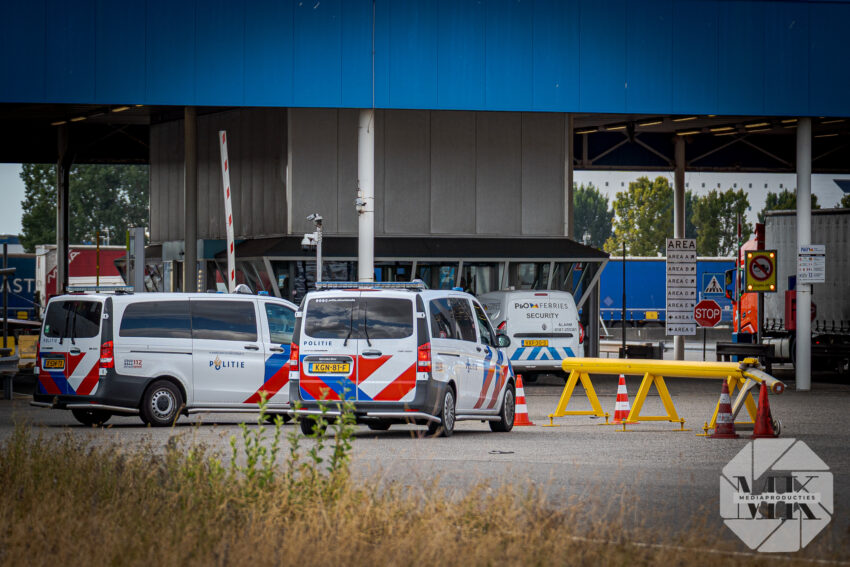 Persoon bekneld bij trailer, Mobiel Medisch Team ter plaatse | Luxemburgweg Europoort (uitgelicht)