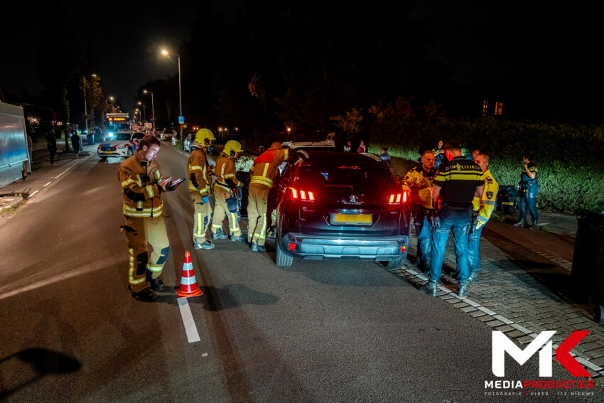 Automobilist stort in na aanrijding, naar ziekenhuis vervoerd | Pascalweg Rotterdam (uitgelicht)