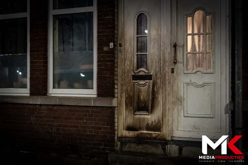 Explosie bij woning vermoedelijk brandbom, Forensische Opsporing komt ter plaatse | Gaesbeekstraat Rotterdam (uitgelicht)
