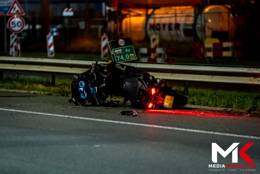 Motorrijder zwaargewond bij valpartij, traumahelikopter landt op A4 | Vondelingenplaat Rotterdam (uitgelicht)