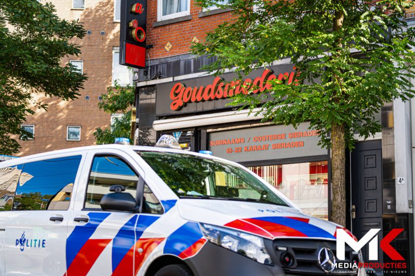 Ontevreden klant probeert sieraden mee te nemen uit juwelier | 1e Middellandstraat Rotterdam (uitgelicht)