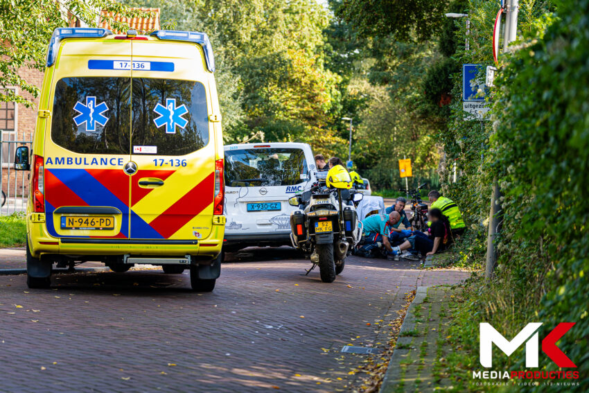 Aanrijding taxibusje en fatbike, één vrouw mogelijk beenbreuk | De Enk Rotterdam (uitgelicht)