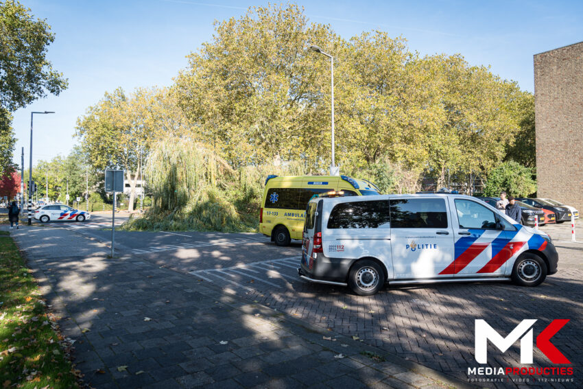 Fietser bekneld onder boom op kruising Catullusweg Spinozaweg | Rotterdam (uitgelicht)