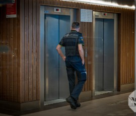 Foto: MK Mediaproducties Steekpartij in woning zorgt voor gewonden en aanhouding | Purmerhoek Capelle aan den IJssel (2)