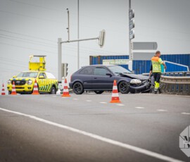 Auto in vangrail op toerit A15, bestuurder ongedeerd | A15 Rotterdam-Heijplaat (2)