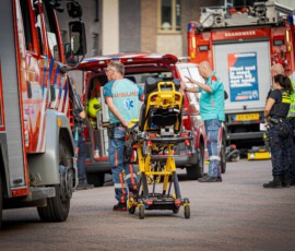 Foto: MK Mediaproducties Auto in vangrail op toerit A15, bestuurder ongedeerd | A15 Rotterdam-Heijplaat (2)