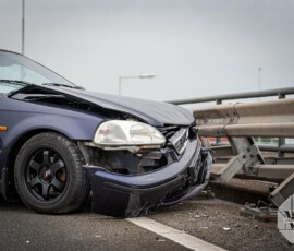 Auto in vangrail op toerit A15, bestuurder ongedeerd | A15 Rotterdam-Heijplaat (3)