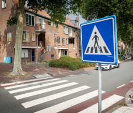 Automobilist rijdt voetganger aan op zebrapad en rijdt door | De Dijkgraaf Spijkenisse (5)