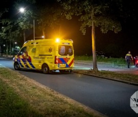 Foto: MK Mediaproducties Vrouw op scooter met kind achterop tegen boom, aangehouden voor drank | Zuiderparkweg Rotterdam (5)