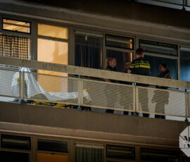 Foto: MK Mediaproducties Steekpartij in woning zorgt voor gewonden en aanhouding | Purmerhoek Capelle aan den IJssel (9)