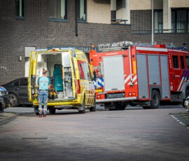 Foto: MK Mediaproducties Auto in vangrail op toerit A15, bestuurder ongedeerd | A15 Rotterdam-Heijplaat (uitgelicht)