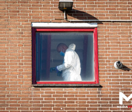 Man zwaargewond bij steekpartij in flat, groot onderzoek gestart | Johannes Muldersstraat Vlaardingen (1)