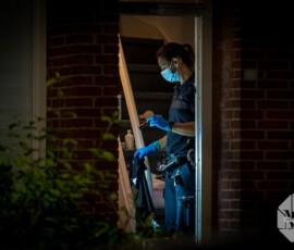 Foto: MK Mediaproducties Woning meermaals beschoten door mannen op scooter, bewoonster ongedeerd | Lange Zantelweg Poortugaal (1)