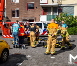 Man zwaargewond bij steekpartij in flat, groot onderzoek gestart | Johannes Muldersstraat Vlaardingen (2)