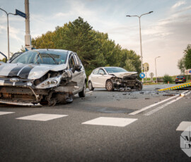 Twee auto's botsen na rood licht, wiel afgebroken door klap | Rotterdamseweg Ridderkerk (3)
