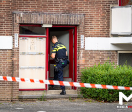 Man zwaargewond bij steekpartij in flat, groot onderzoek gestart | Johannes Muldersstraat Vlaardingen (4)