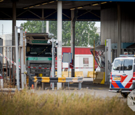 Foto: MK Mediaproducties Persoon bekneld bij trailer, Mobiel Medisch Team ter plaatse | Luxemburgweg Europoort (4)