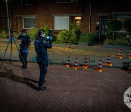 Foto: MK Mediaproducties Woning meermaals beschoten door mannen op scooter, bewoonster ongedeerd | Lange Zantelweg Poortugaal (4)