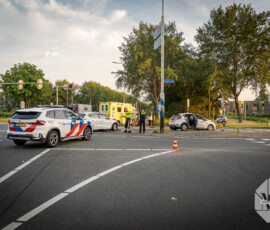 Twee auto's botsen na rood licht, wiel afgebroken door klap | Rotterdamseweg Ridderkerk (5)
