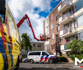 Man zwaargewond bij steekpartij in flat, groot onderzoek gestart | Johannes Muldersstraat Vlaardingen (7)