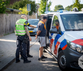 Foto: MK Mediaproducties Pakketbezorger steekt bewoner na ruzie over bezorging | Tonnekreek Rotterdam (uitgelicht)