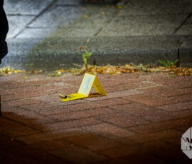 Foto: MK Mediaproducties Woning meermaals beschoten door mannen op scooter, bewoonster ongedeerd | Lange Zantelweg Poortugaal (uitgelicht)