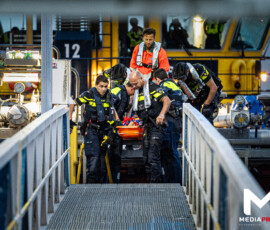Auto moedwillig het water ingereden, verdachte aangehouden in haven | Prins Johan Frisohaven Rotterdam (1)