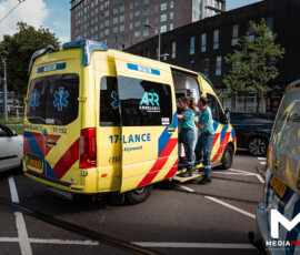 Foto: MK Mediaproducties RET-tram ontspoord na botsing met auto, automobiliste nagekeken | Brielselaan Rotterdam (1)
