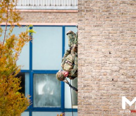 Foto: MK Mediaproducties Militairen oefenen in leegstaand pand Rotterdam-Zuid, knallen te horen | Groene Tuin Rotterdam (1)