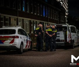 Foto: MK Mediaproducties Explosie bij woning vermoedelijk brandbom, Forensische Opsporing komt ter plaatse | Gaesbeekstraat Rotterdam (1)