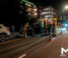 Automobilist stort in na aanrijding, naar ziekenhuis vervoerd | Pascalweg Rotterdam (2)
