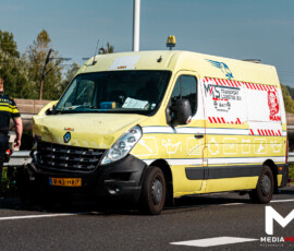Personenauto over de kop na aanrijding, parallelbanen dicht | A15 Charlois Rotterdam (2)