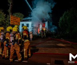 Grote brand in vrijstaande woning, brandstichting niet uitgesloten | 's-Gravenweg Rotterdam (2)