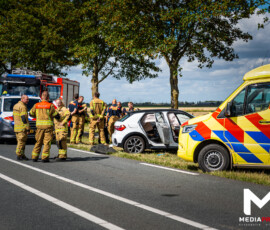 Automobilist overleden na aanrijding tegen boom | Maasdamseweg 's-Gravendeel (2)