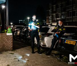 Explosie bij ingang portiekflat, deur en ruiten beschadigd | Brautigamstraat Rotterdam (2)