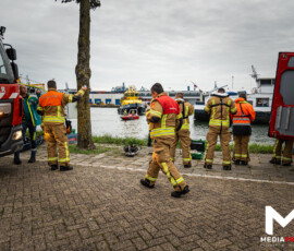 Auto moedwillig het water ingereden, verdachte aangehouden in haven | Prins Johan Frisohaven Rotterdam (3)