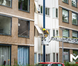 Grote brand in appartementencomplex, bewoner kan niet terugkeren | Bevelandsestraat Rotterdam (3)