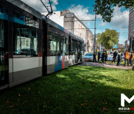Foto: MK Mediaproducties RET-tram ontspoord na botsing met auto, automobiliste nagekeken | Brielselaan Rotterdam (3)