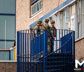 Foto: MK Mediaproducties Militairen oefenen in leegstaand pand Rotterdam-Zuid, knallen te horen | Groene Tuin Rotterdam (3)