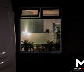 Foto: MK Mediaproducties Team Parate Eenheid voert inval uit, verdachte aangehouden | Kerkachterweg Poortugaal (3)