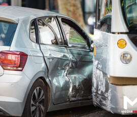 Foto: MK Mediaproducties RET-tram ontspoord na botsing met auto, automobiliste nagekeken | Brielselaan Rotterdam (4)