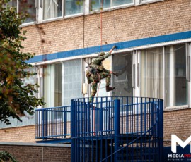 Foto: MK Mediaproducties Militairen oefenen in leegstaand pand Rotterdam-Zuid, knallen te horen | Groene Tuin Rotterdam (4)