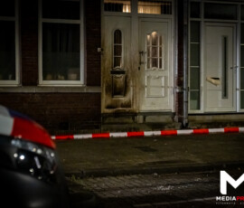 Foto: MK Mediaproducties Explosie bij woning vermoedelijk brandbom, Forensische Opsporing komt ter plaatse | Gaesbeekstraat Rotterdam (4)